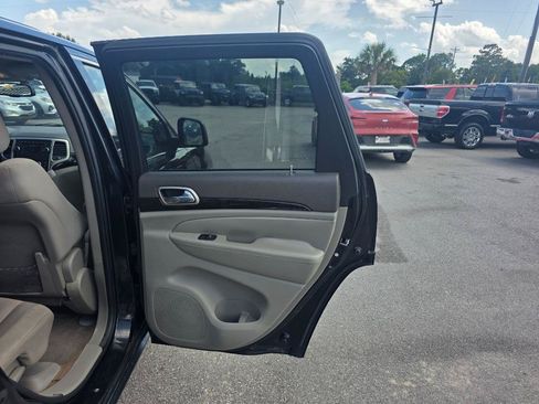 Used 2012 Jeep Grand Cherokee Laredo RWD image 13