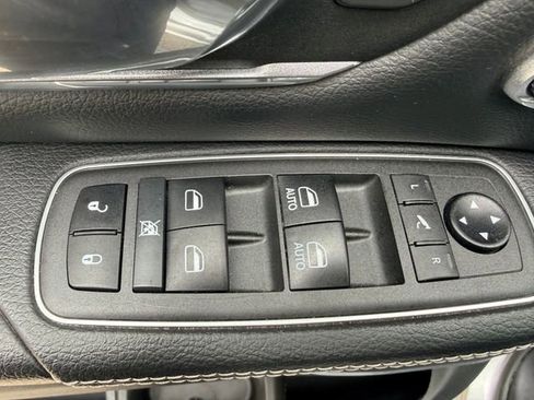 Used 2021 RAM 1500 Laramie image 21