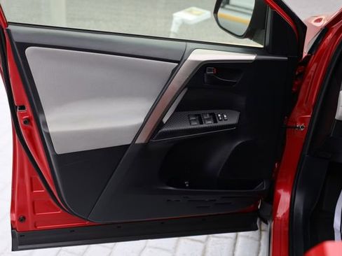 Used 2015 Toyota RAV4 LE AWD/4WD image 10