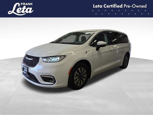 Used 2023 Chrysler Pacifica Touring-L FWD image 1