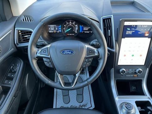 Used 2024 Ford Edge SEL image 11