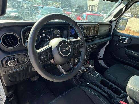 Used 2025 Jeep Wrangler Unlimited Rubicon 4xe w/ Convenience Group image 24