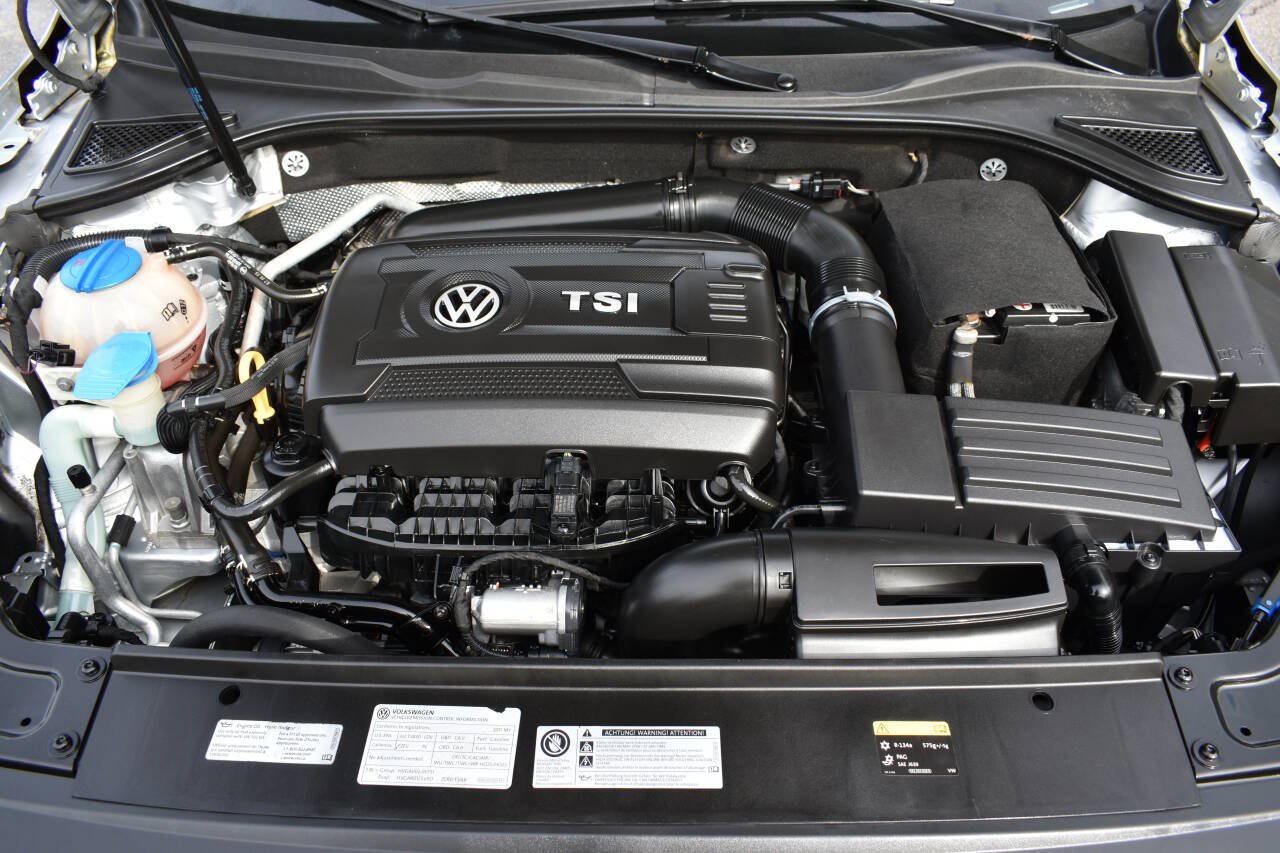 Used 2017 Volkswagen Passat 1.8T R-Line FWD image 40