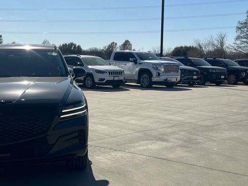 Used 2023 Genesis GV80 2.5T w/ Prestige 20" Package image 3