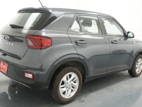 Used 2026 Hyundai Venue SE FWD image 8