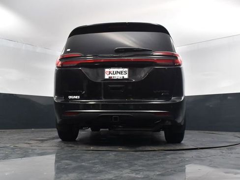 New 2026 Chrysler Pacifica Limited image 49