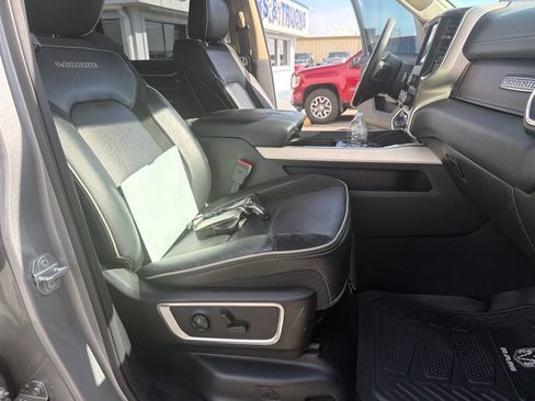 Used 2019 RAM 1500 Laramie RWD image 9