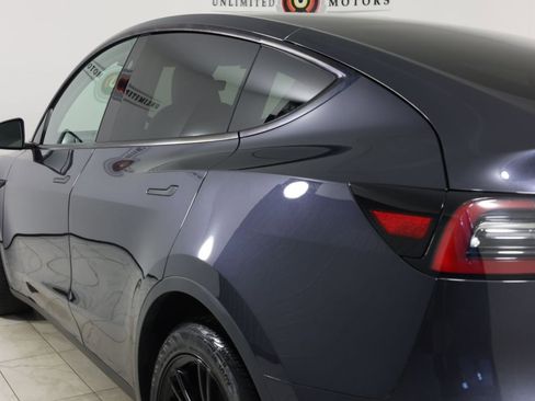 Used 2024 Tesla Model Y Long Range AWD/4WD image 42