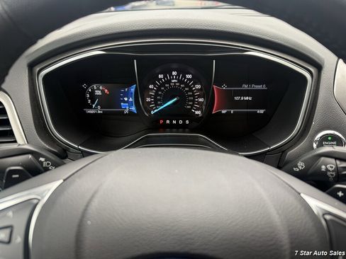 Used 2017 Ford Fusion SE w/ Fusion SE Technology Package FWD image 10