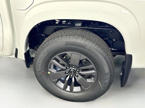 New 2025 Nissan Frontier SV w/ SV Convenience Package image 31