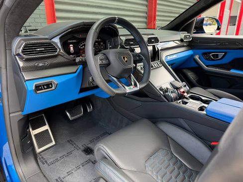 Used 2022 Lamborghini Urus AWD/4WD image 18
