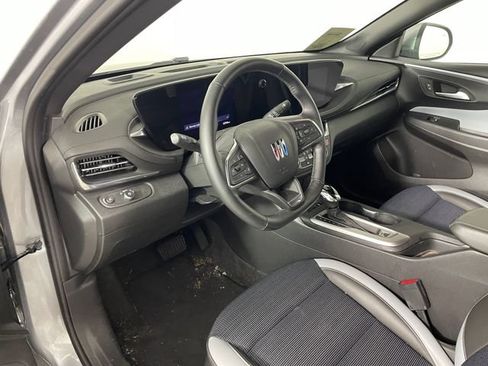 Used 2024 Buick Envista Preferred w/ Convenience I Package FWD image 3