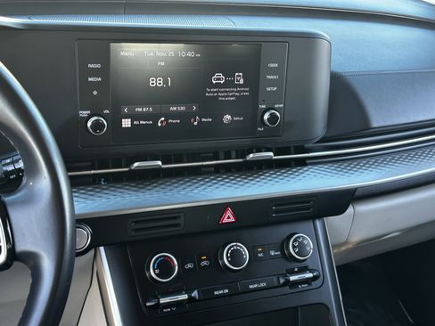 Used 2024 Kia Carnival LX image 26