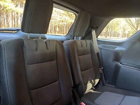 Used 2018 Ford Explorer XLT w/ Equipment Group 201A image 24