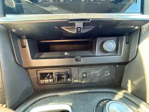 Used 2023 Nissan Armada SV image 36