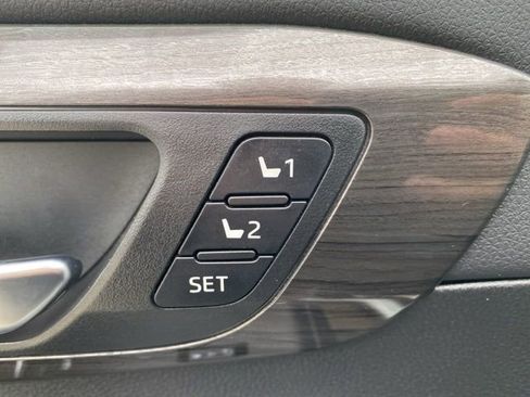 Used 2024 Toyota Highlander Platinum image 19