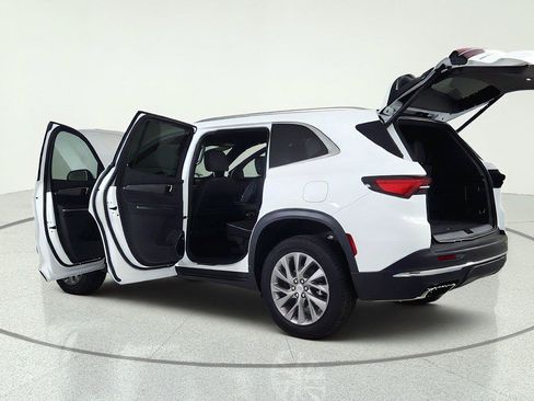 Used 2026 Buick Enclave Preferred AWD/4WD image 12