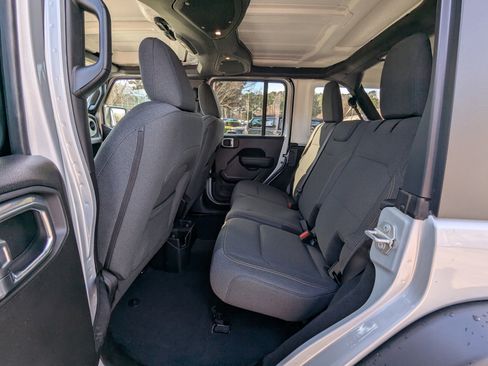 Used 2024 Jeep Wrangler Sport S image 12