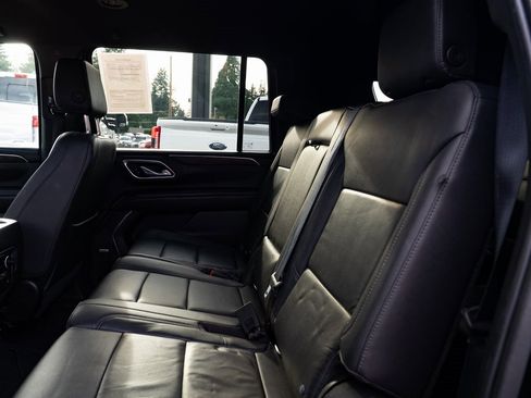 Used 2021 Chevrolet Suburban LT image 19