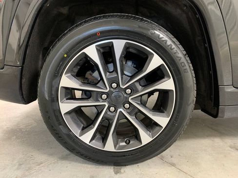 Used 2022 Jeep Grand Cherokee Overland AWD/4WD image 10