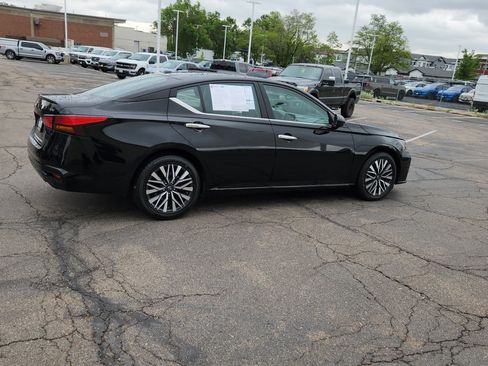 Used 2024 Nissan Altima 2.5 SV FWD image 15