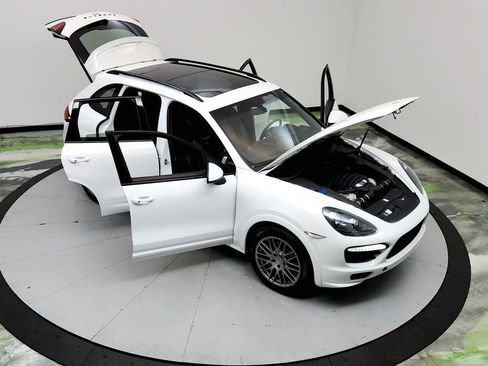 Used 2013 Porsche Cayenne GTS AWD/4WD image 38