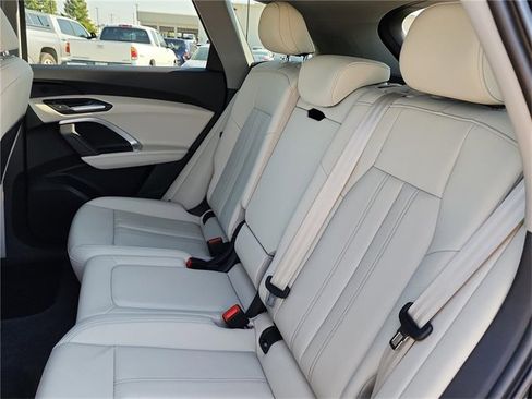 Certified 2025 Audi Q5 2.0T Premium w/ Convenience Package image 25