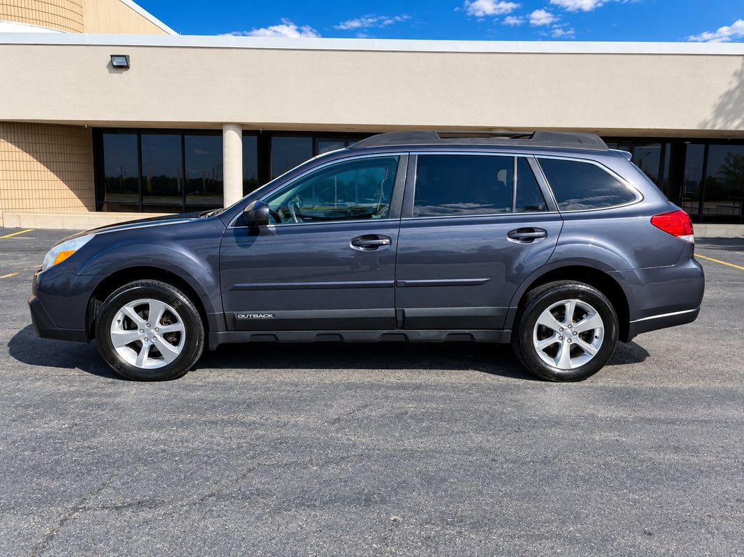 Used 2014 Subaru Outback 2.5i Limited w/ Moonroof Package AWD/4WD image 2