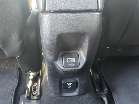 Used 2019 Jeep Renegade Limited w/ Quick Order Package 22P AWD/4WD image 21