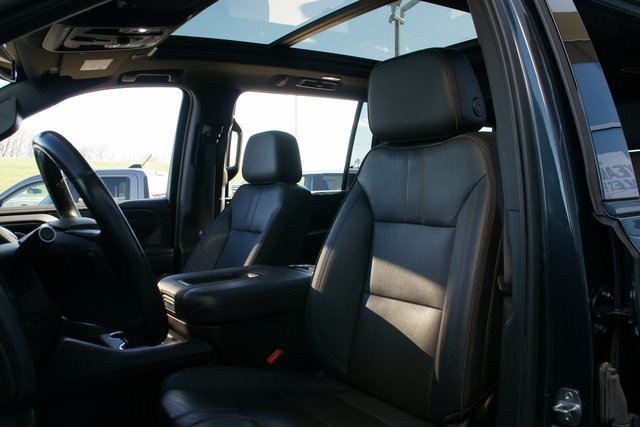 Used 2022 Chevrolet Suburban RST w/ Sport Performance Package AWD/4WD image 17