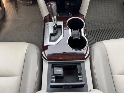 Used 2014 Toyota Camry L image 19