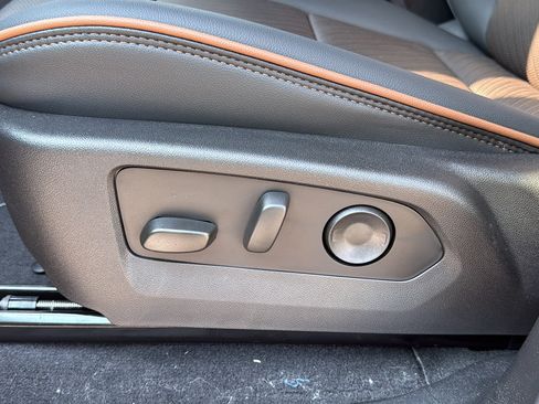 New 2026 GMC Canyon AT4 w/ AT4 Premium Package AWD/4WD image 9