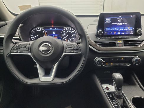 Used 2025 Nissan Altima 2.5 SV FWD image 22