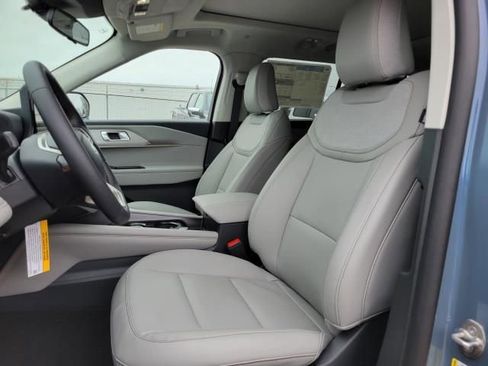 New 2025 Ford Explorer Active w/ Active Comfort Package image 13