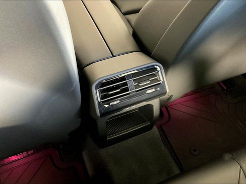 Certified 2026 BMW 530i xDrive w/ Premium Package image 32