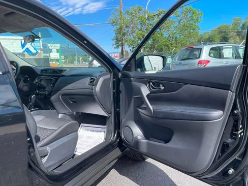 Used 2018 Nissan Rogue SV AWD/4WD image 12