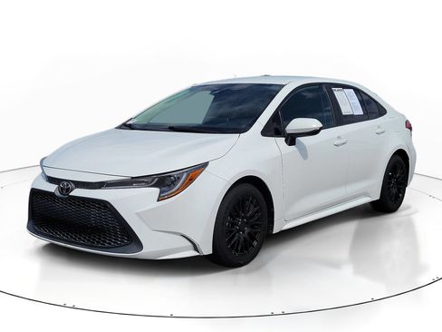 Used 2021 Toyota Corolla LE FWD image 3