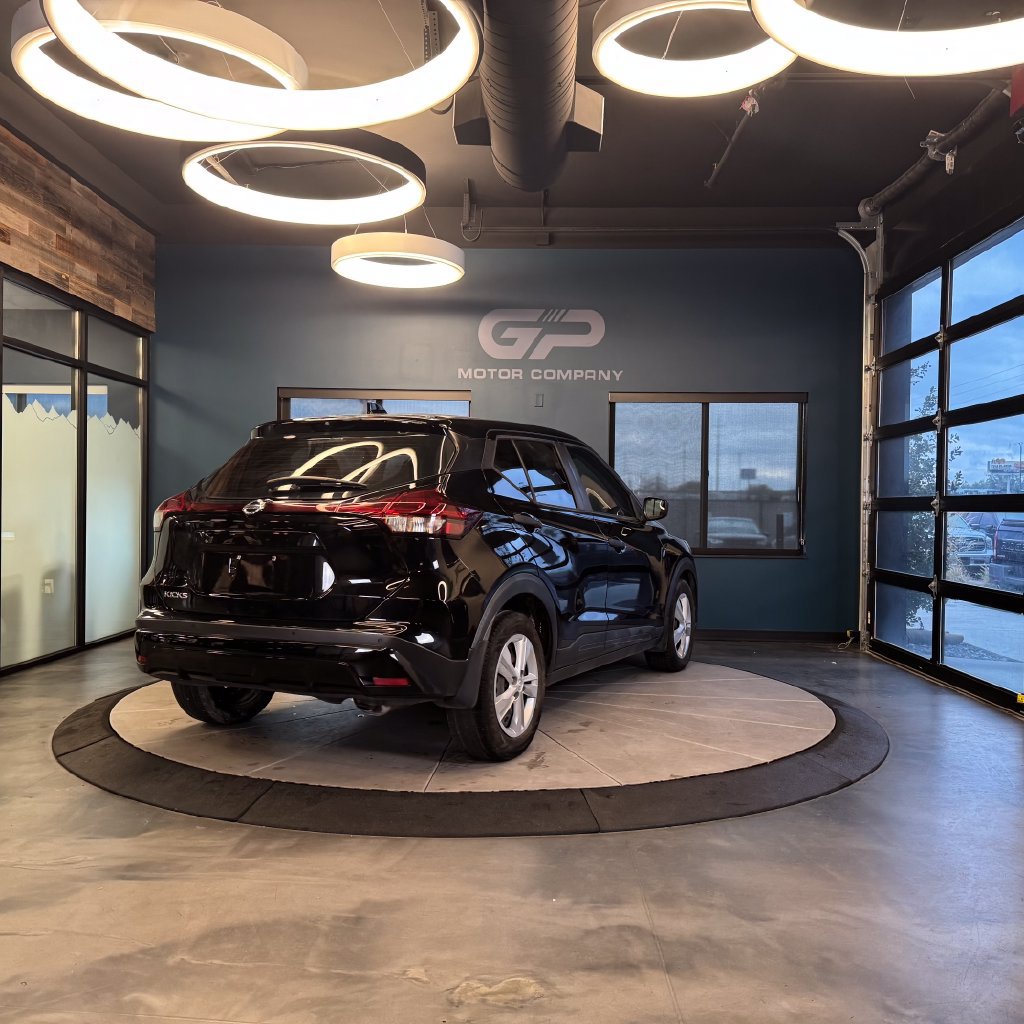 Used 2021 Nissan Kicks S FWD image 3