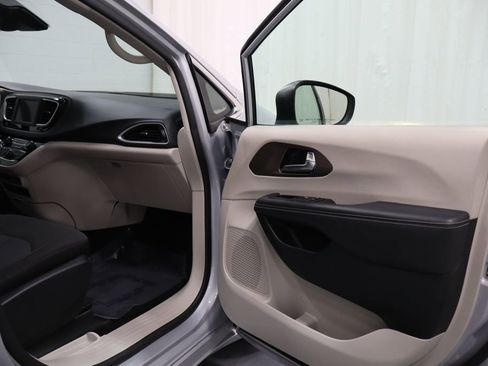 Certified 2023 Chrysler Voyager LX FWD image 14