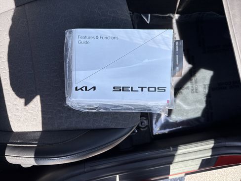 Used 2024 Kia Seltos S AWD/4WD image 36