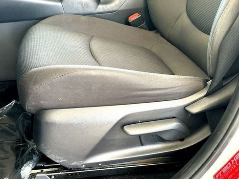 Used 2021 Toyota RAV4 LE FWD image 12