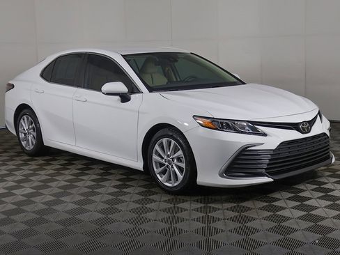 Used 2021 Toyota Camry LE image 41