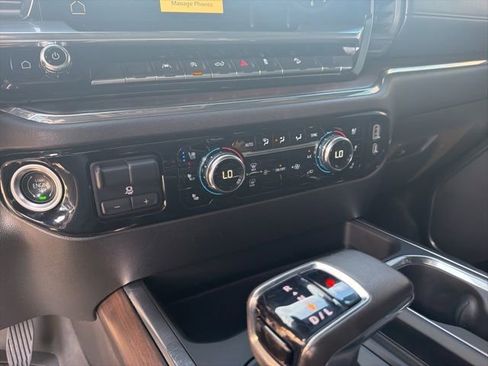 Used 2022 GMC Sierra 1500 SLT w/ SLT Premium Package AWD/4WD image 18