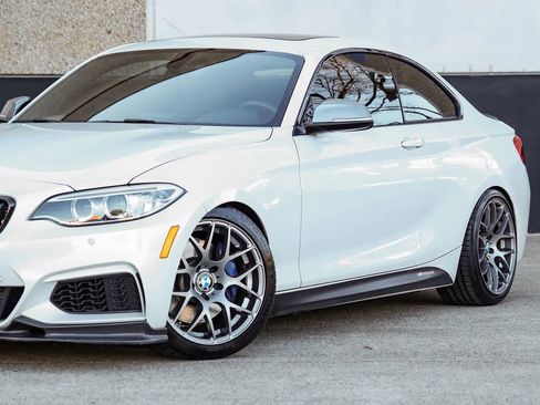 Used 2015 BMW M235i Coupe image 4