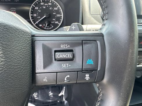 Used 2025 Nissan Rogue SV AWD/4WD image 19