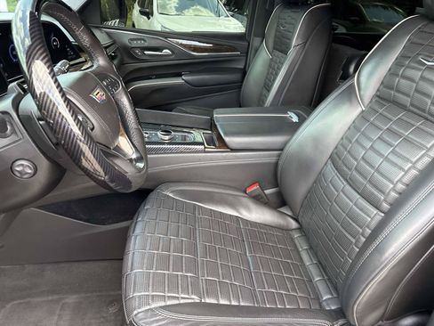 Used 2024 Cadillac Escalade ESV Sport Platinum w/ LPO, ONYX Package AWD/4WD image 14