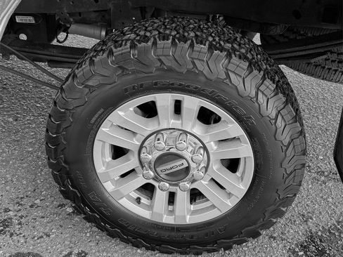 Used 2019 Ford F250 XLT image 11