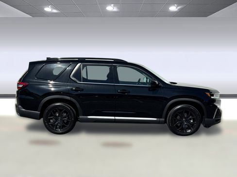 Certified 2025 Honda Pilot Touring image 7