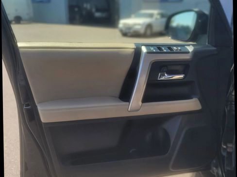 Used 2018 Toyota 4Runner SR5 Premium AWD/4WD image 36