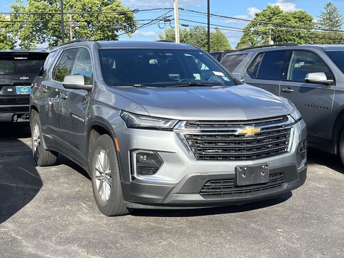 Used 2023 Chevrolet Traverse LT AWD/4WD image 2